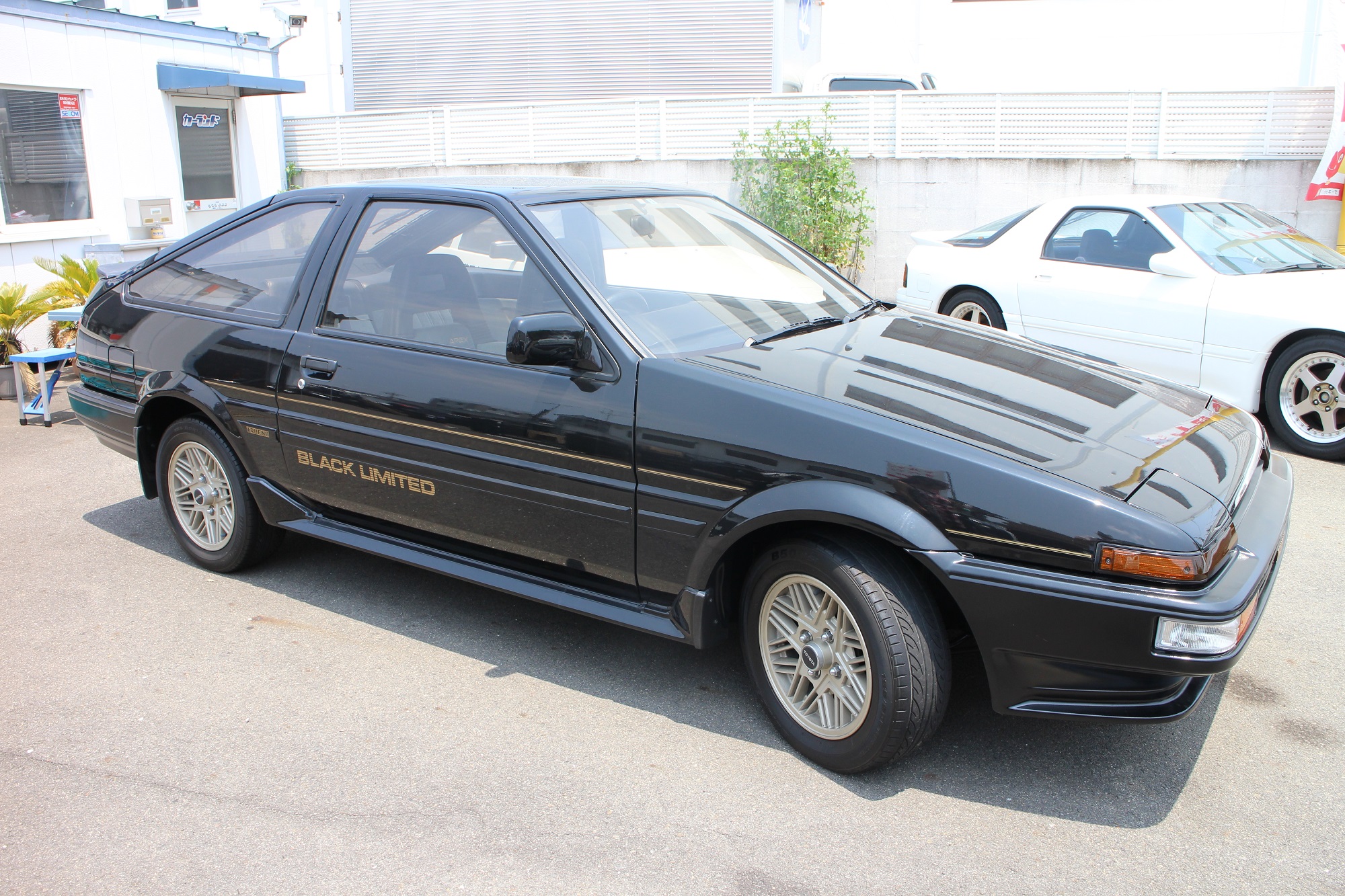 [Image: AEU86 AE86 - Carland 86 specialty garage in Kyoto]